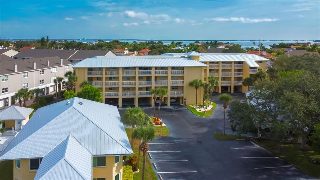 На продажу: $390,000 (2 спален, 2 ванн, 900 Квадратных фут)