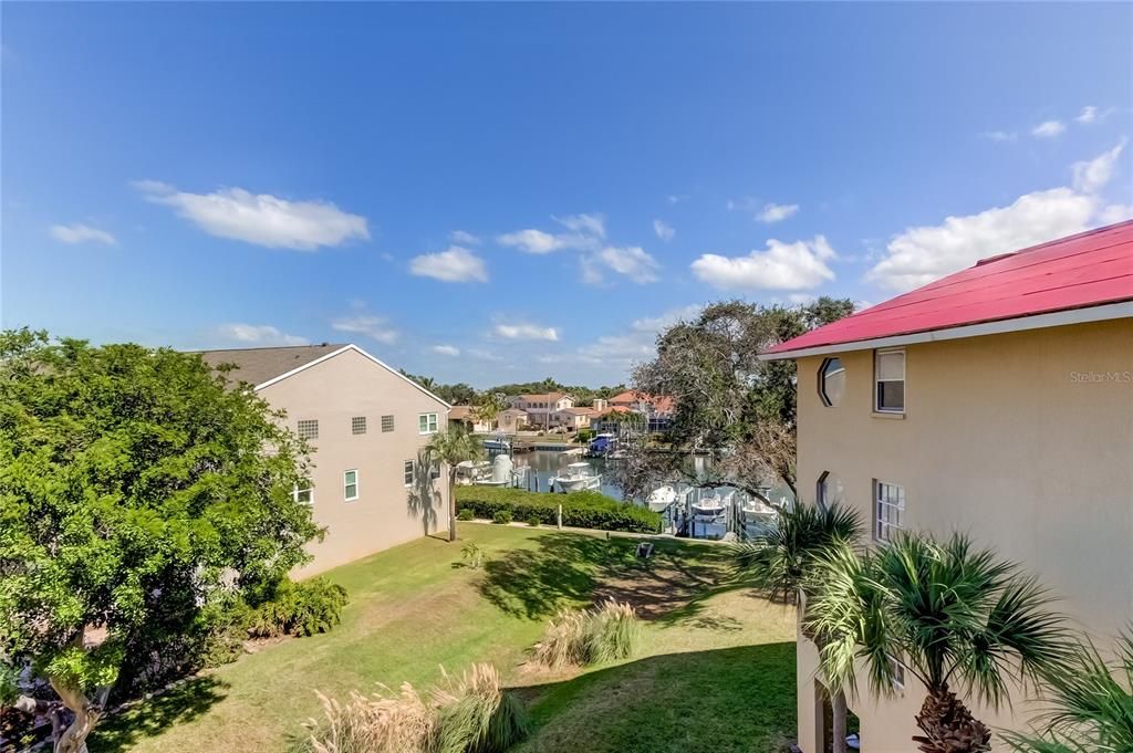 На продажу: $390,000 (2 спален, 2 ванн, 900 Квадратных фут)