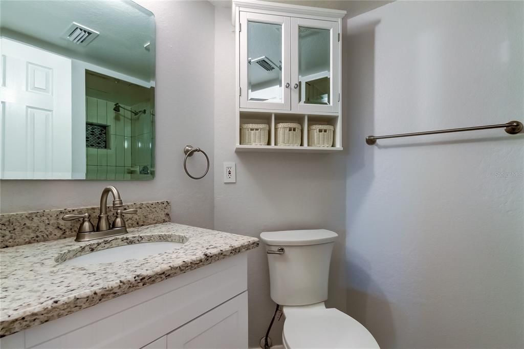 На продажу: $390,000 (2 спален, 2 ванн, 900 Квадратных фут)