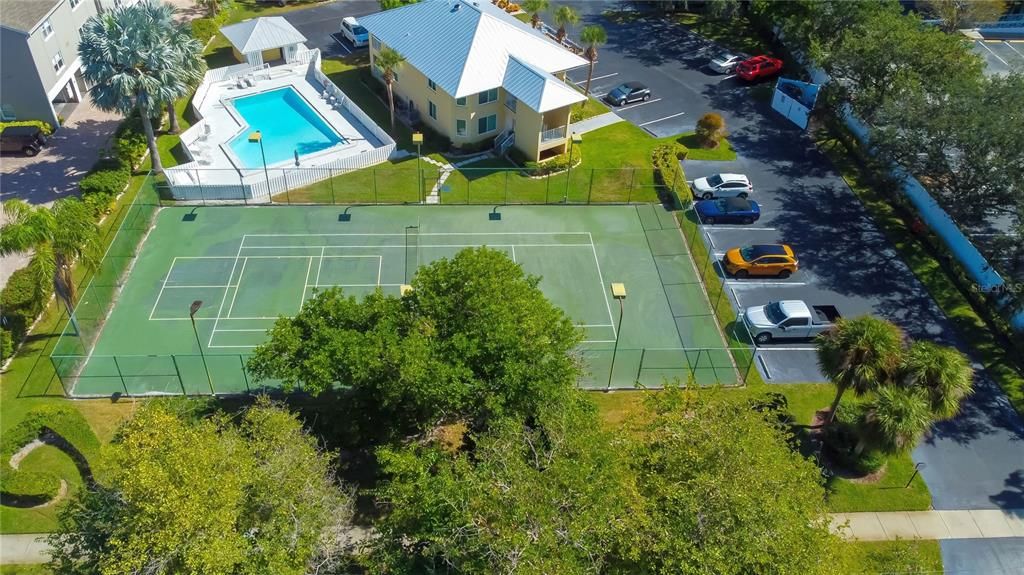 На продажу: $390,000 (2 спален, 2 ванн, 900 Квадратных фут)