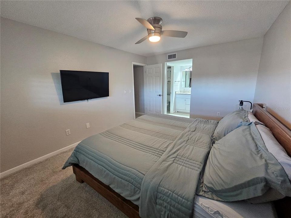 На продажу: $390,000 (2 спален, 2 ванн, 900 Квадратных фут)