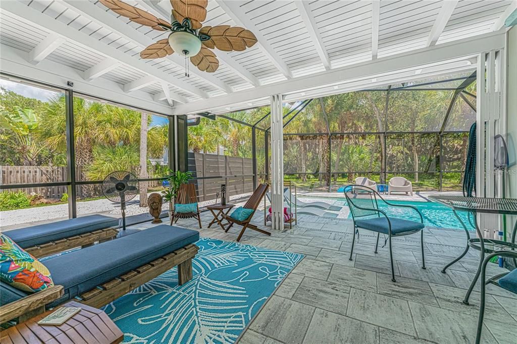 For Sale: $839,000 (2 beds, 2 baths, 1118 Square Feet)