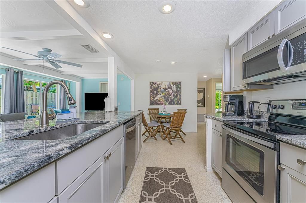 For Sale: $839,000 (2 beds, 2 baths, 1118 Square Feet)