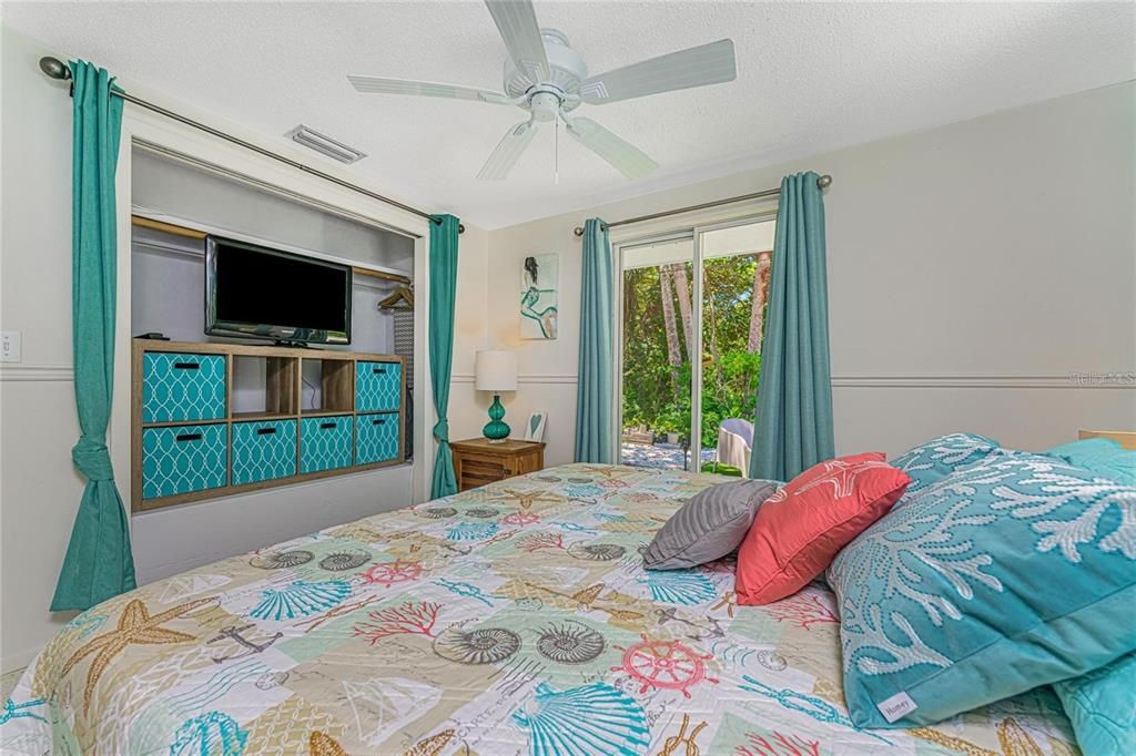 For Sale: $839,000 (2 beds, 2 baths, 1118 Square Feet)