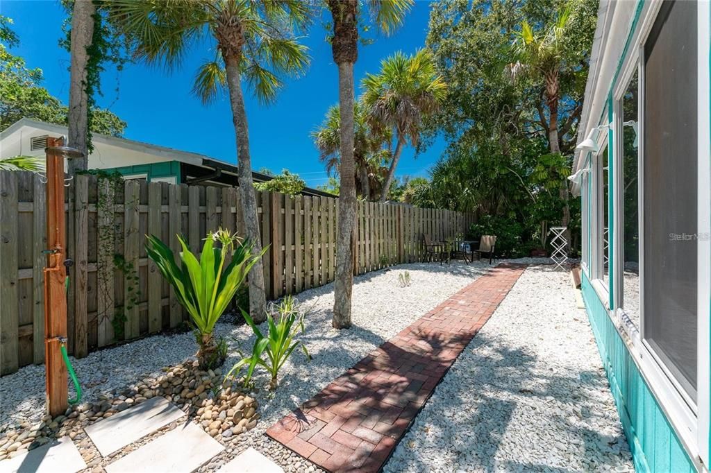 For Sale: $839,000 (2 beds, 2 baths, 1118 Square Feet)