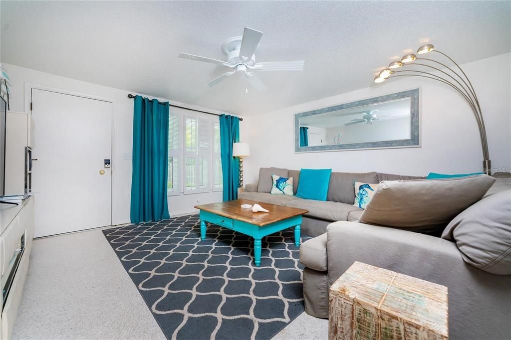 For Sale: $839,000 (2 beds, 2 baths, 1118 Square Feet)