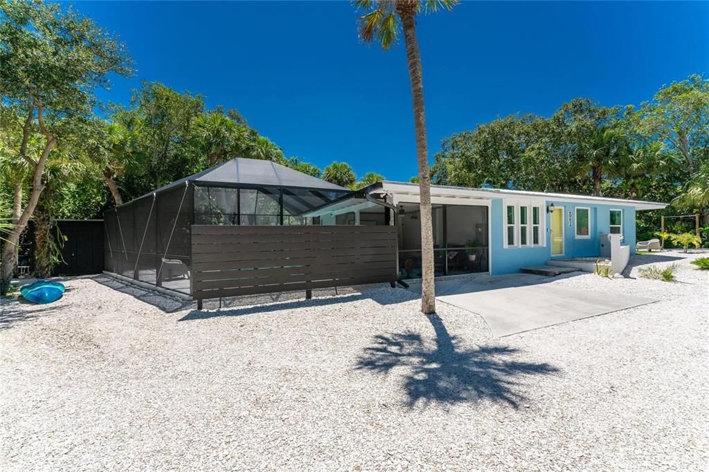 For Sale: $839,000 (2 beds, 2 baths, 1118 Square Feet)