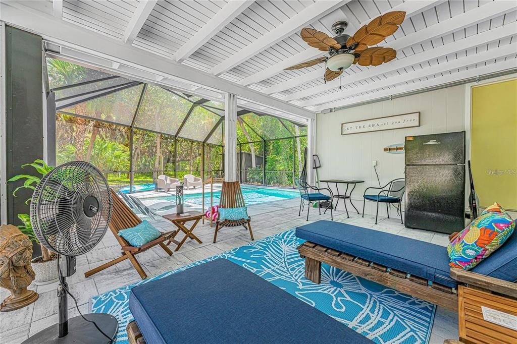 For Sale: $839,000 (2 beds, 2 baths, 1118 Square Feet)