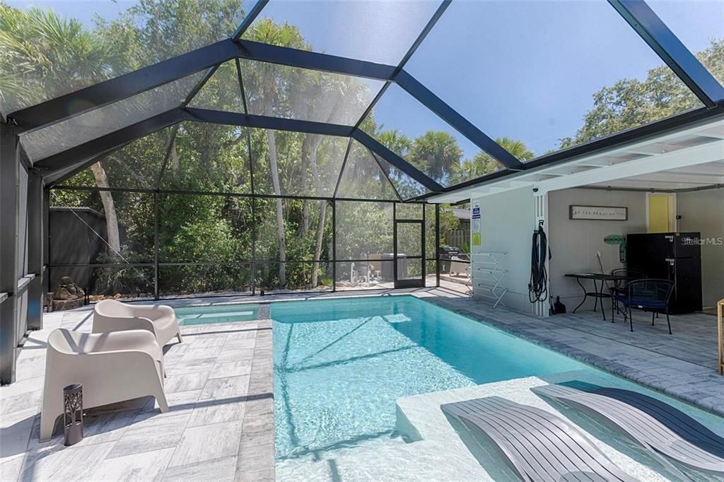 For Sale: $839,000 (2 beds, 2 baths, 1118 Square Feet)