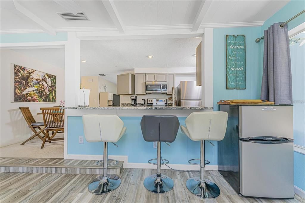 For Sale: $839,000 (2 beds, 2 baths, 1118 Square Feet)