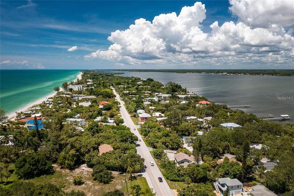 For Sale: $839,000 (2 beds, 2 baths, 1118 Square Feet)