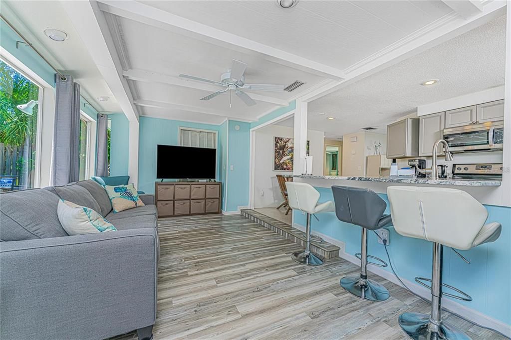 For Sale: $839,000 (2 beds, 2 baths, 1118 Square Feet)