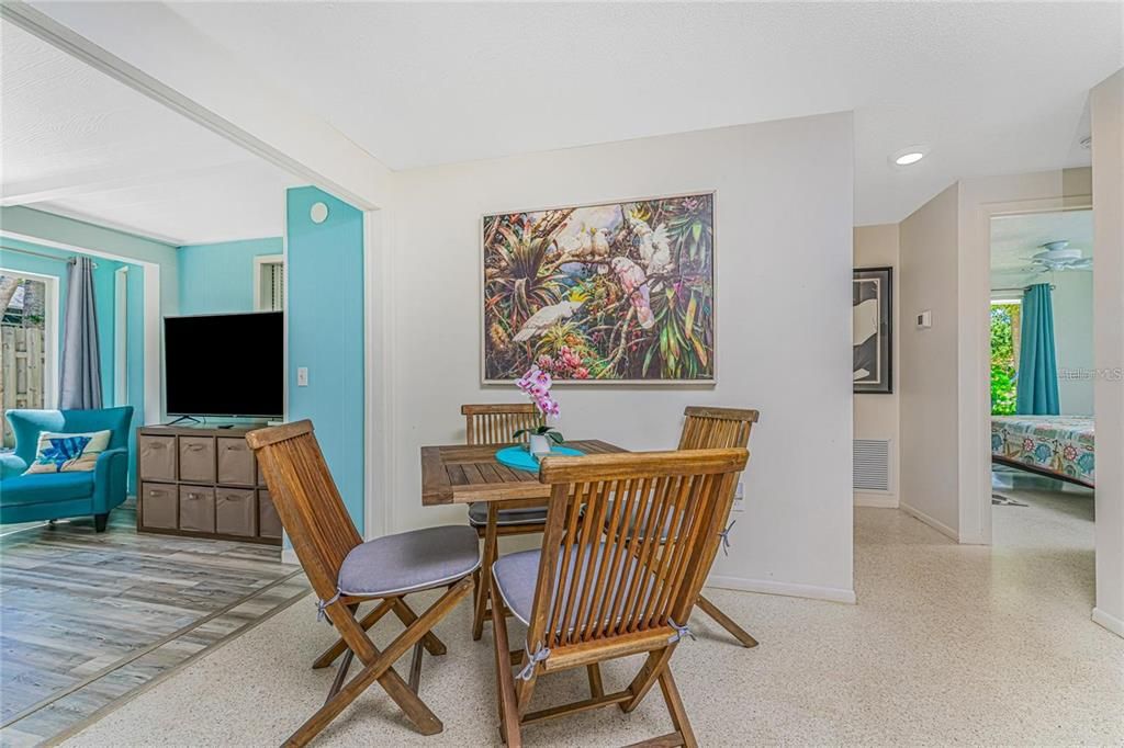 For Sale: $839,000 (2 beds, 2 baths, 1118 Square Feet)