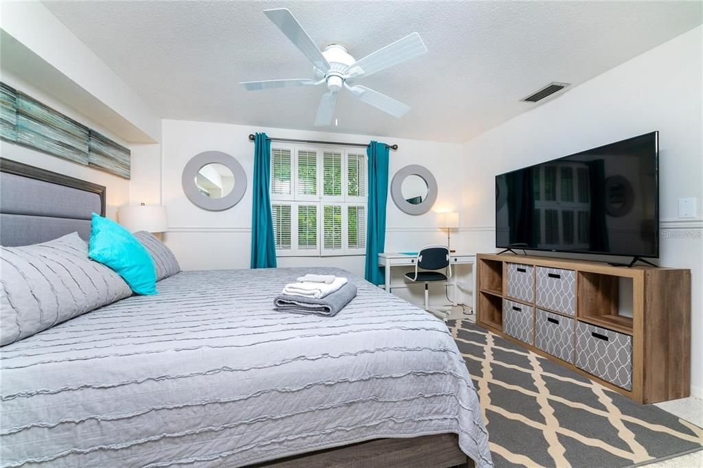 For Sale: $839,000 (2 beds, 2 baths, 1118 Square Feet)