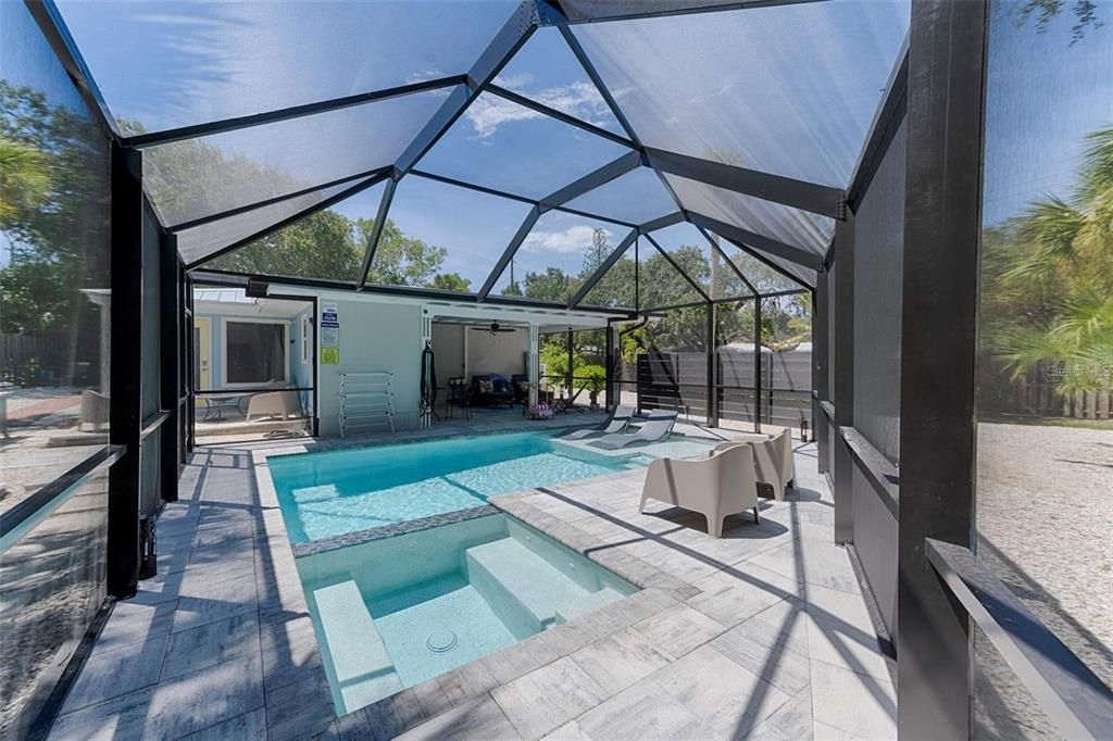 For Sale: $839,000 (2 beds, 2 baths, 1118 Square Feet)