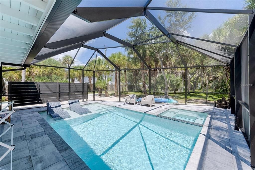 For Sale: $839,000 (2 beds, 2 baths, 1118 Square Feet)