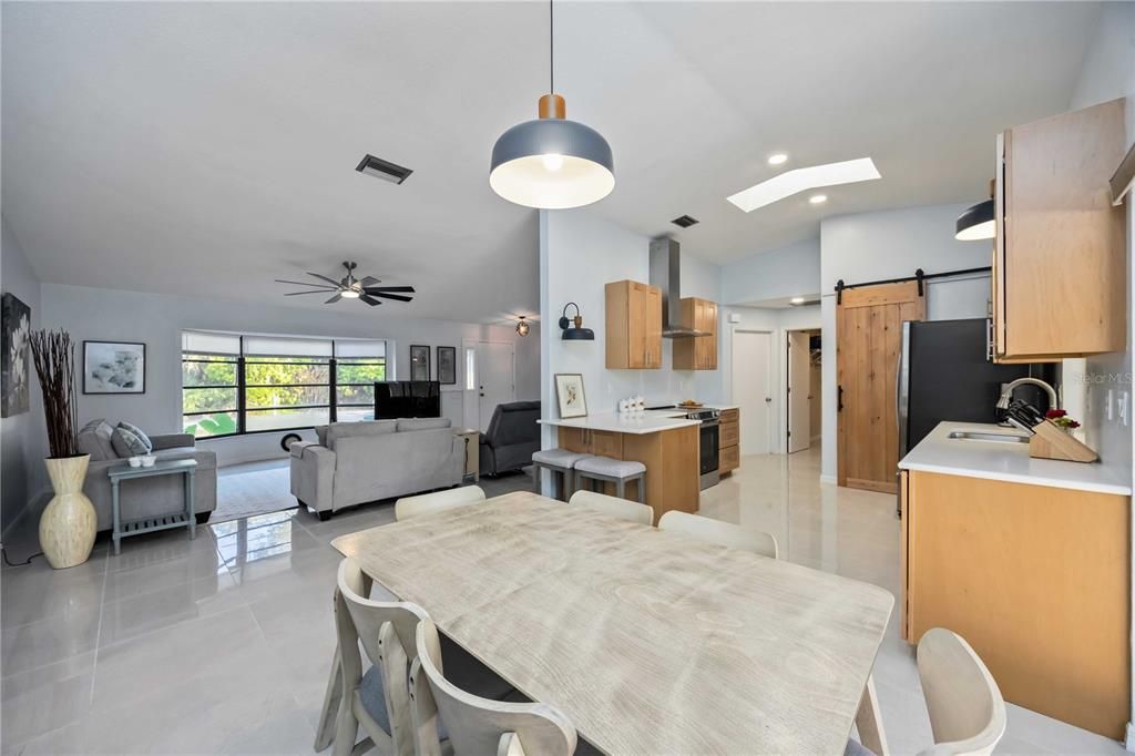 For Sale: $279,000 (2 beds, 2 baths, 1496 Square Feet)