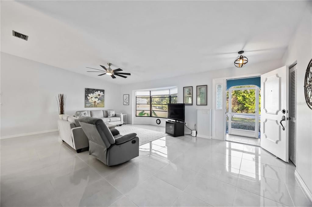 For Sale: $279,000 (2 beds, 2 baths, 1496 Square Feet)