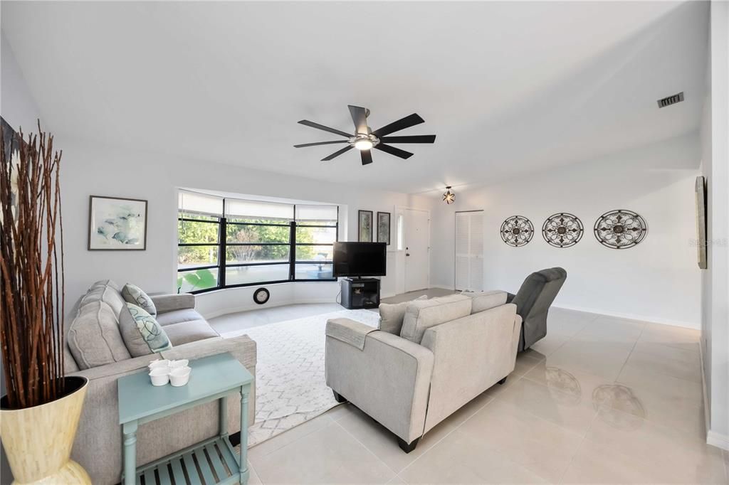 For Sale: $279,000 (2 beds, 2 baths, 1496 Square Feet)