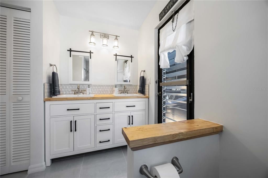 For Sale: $279,000 (2 beds, 2 baths, 1496 Square Feet)