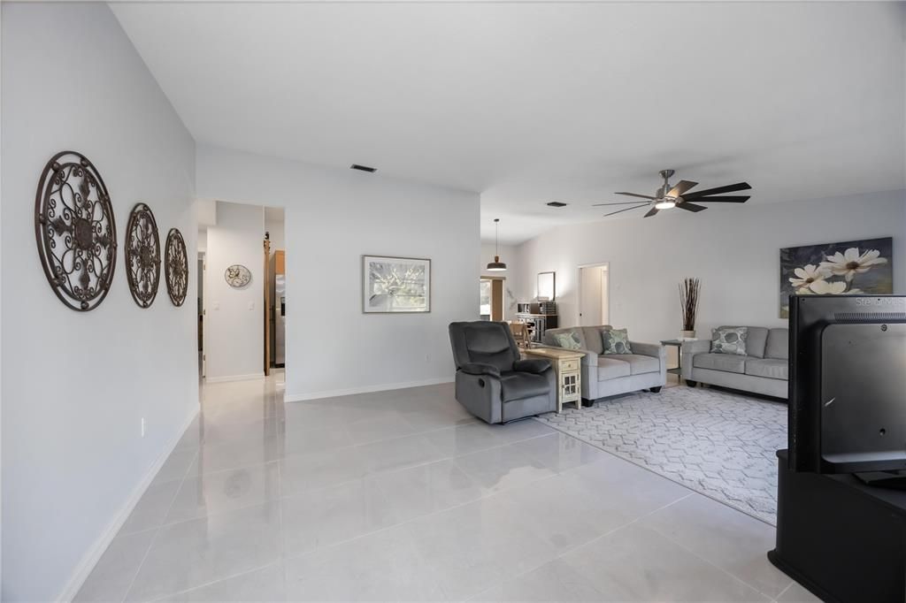 For Sale: $279,000 (2 beds, 2 baths, 1496 Square Feet)