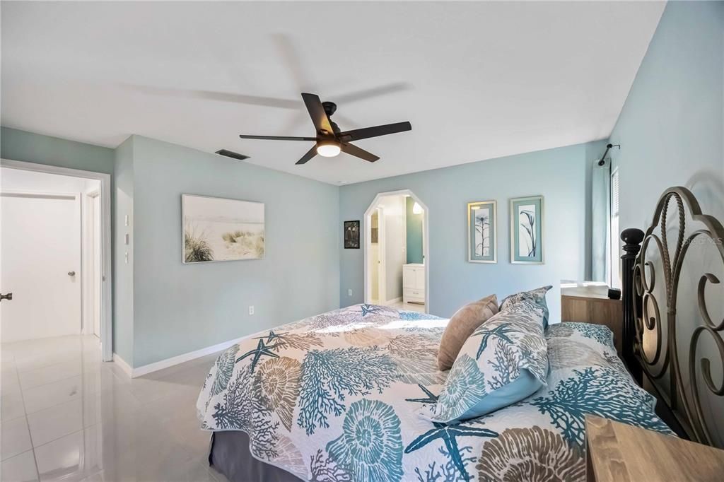 For Sale: $279,000 (2 beds, 2 baths, 1496 Square Feet)