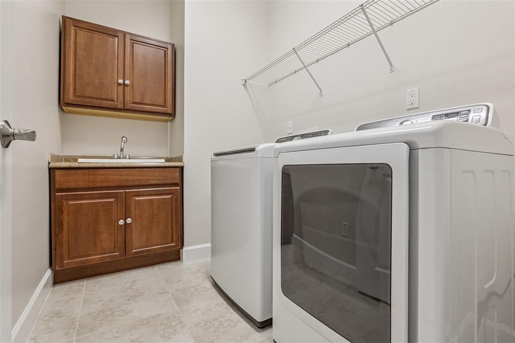 For Sale: $425,000 (2 beds, 2 baths, 1928 Square Feet)