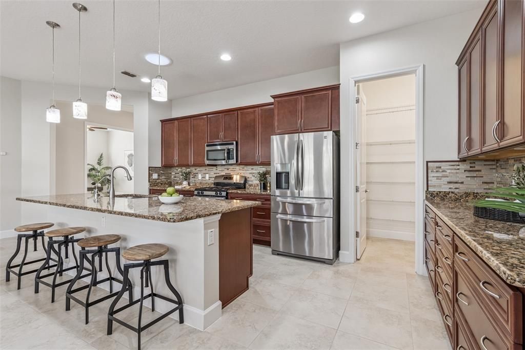 For Sale: $425,000 (2 beds, 2 baths, 1928 Square Feet)