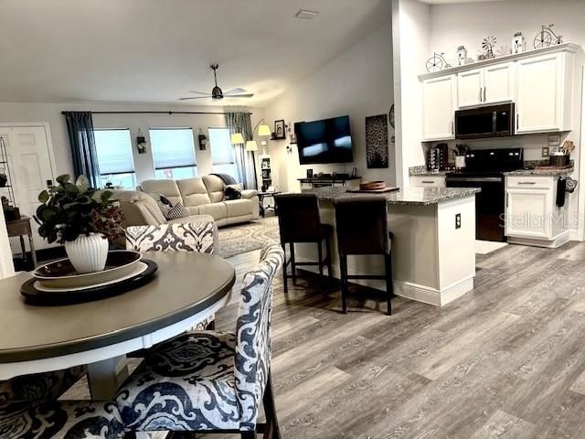 For Sale: $309,000 (3 beds, 2 baths, 1498 Square Feet)