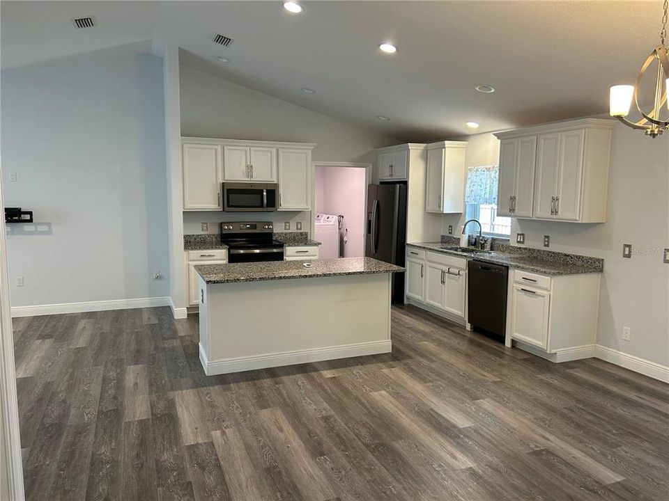 Activo con contrato: $289,000 (3 camas, 2 baños, 1498 Pies cuadrados)