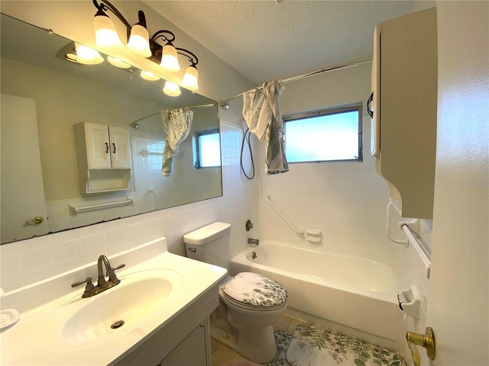 For Sale: $248,000 (2 beds, 1 baths, 1073 Square Feet)