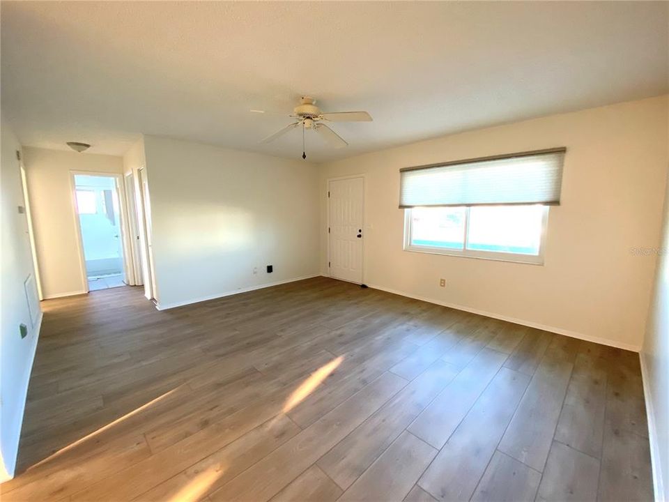 For Sale: $248,000 (2 beds, 1 baths, 1073 Square Feet)