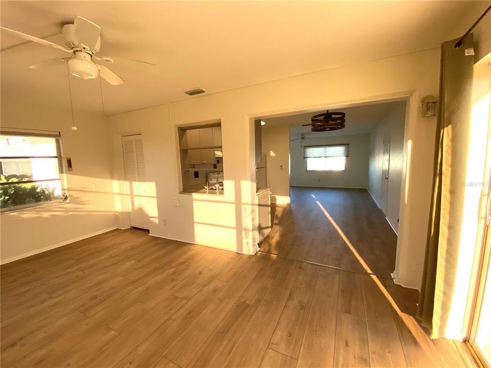 For Sale: $248,000 (2 beds, 1 baths, 1073 Square Feet)