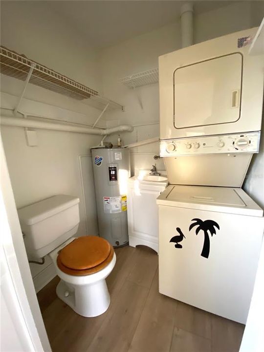 For Sale: $248,000 (2 beds, 1 baths, 1073 Square Feet)