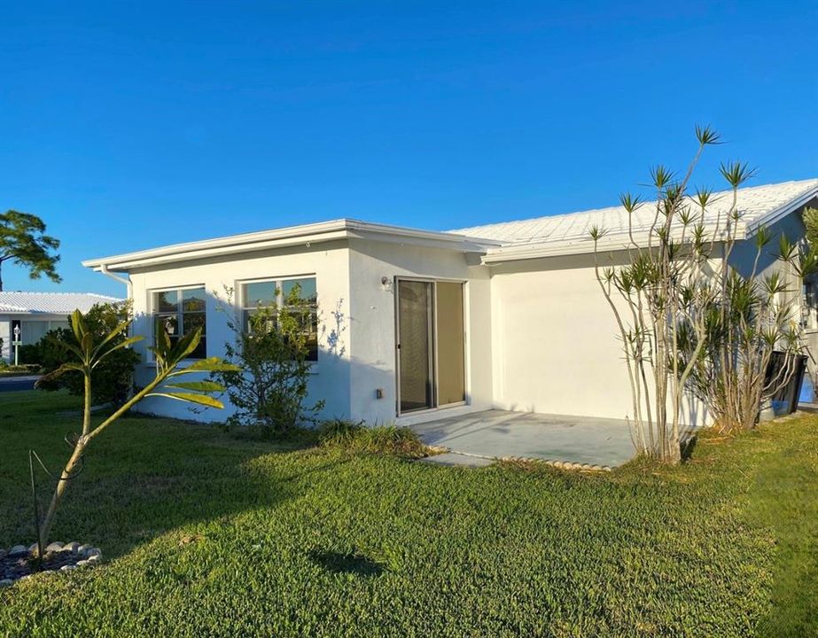 For Sale: $248,000 (2 beds, 1 baths, 1073 Square Feet)