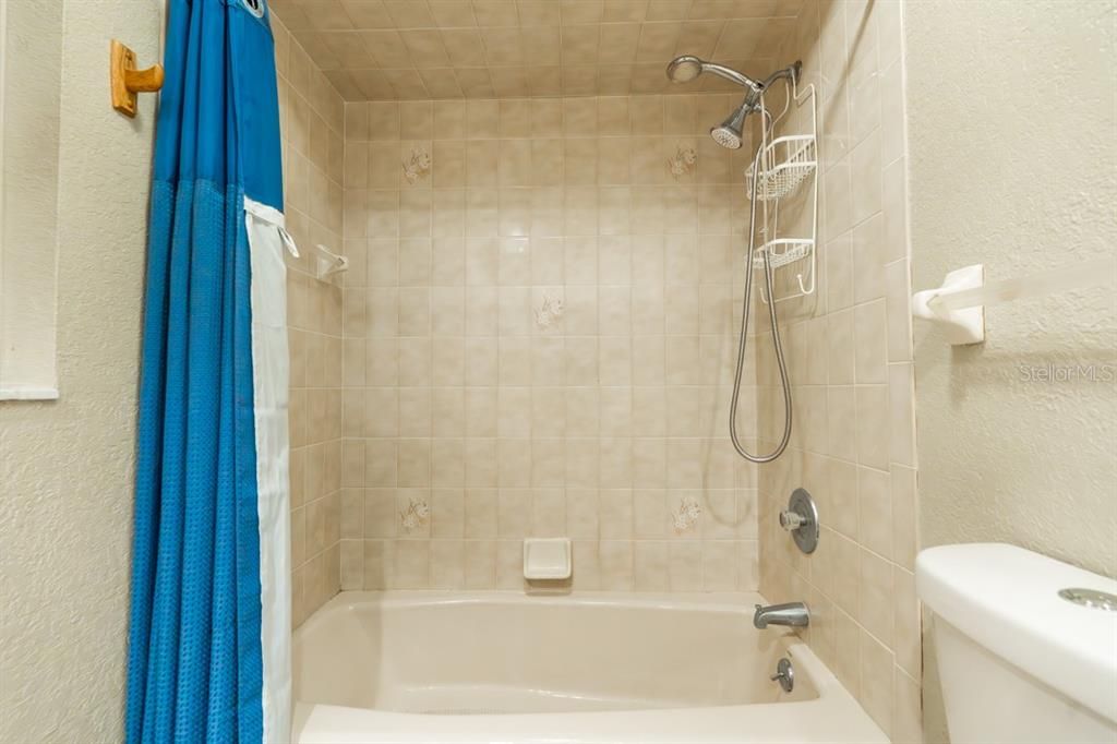 For Sale: $399,000 (3 beds, 2 baths, 2116 Square Feet)