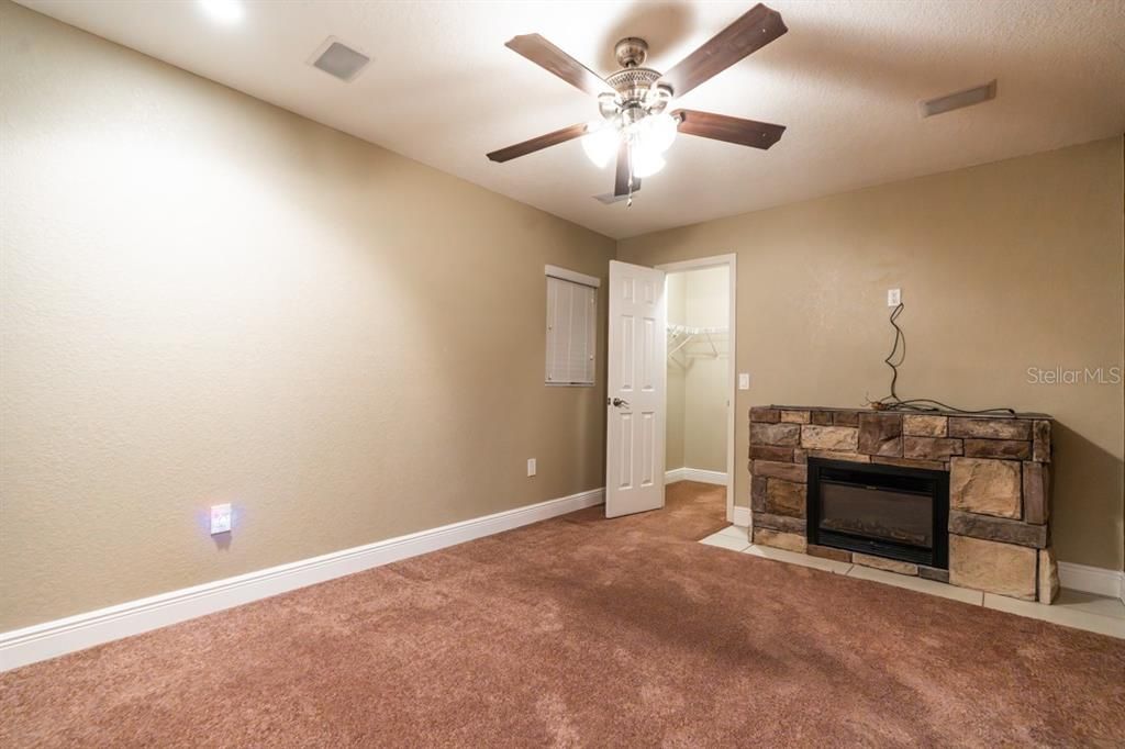 For Sale: $399,000 (3 beds, 2 baths, 2116 Square Feet)