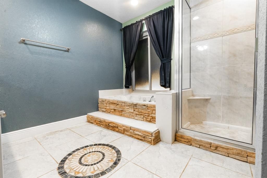 For Sale: $399,000 (3 beds, 2 baths, 2116 Square Feet)