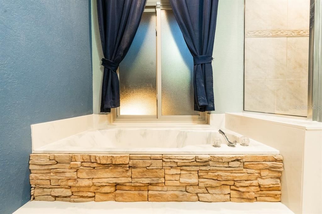 For Sale: $399,000 (3 beds, 2 baths, 2116 Square Feet)