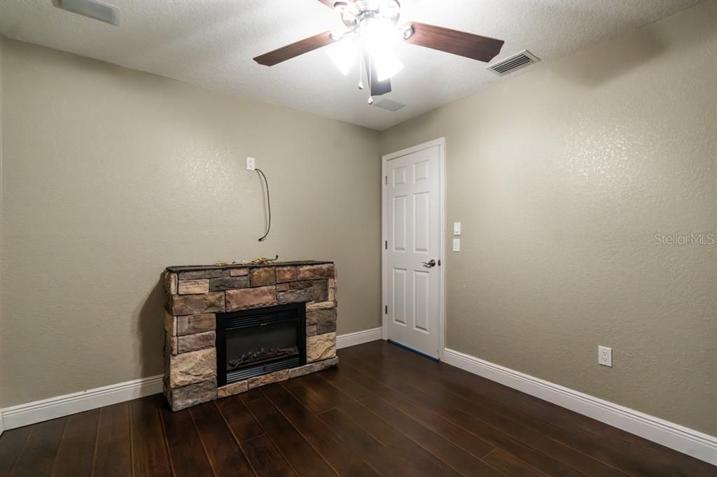 For Sale: $399,000 (3 beds, 2 baths, 2116 Square Feet)