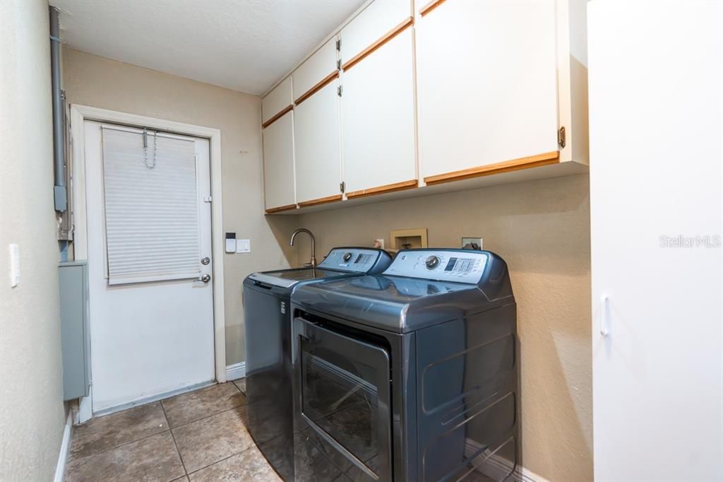 For Sale: $399,000 (3 beds, 2 baths, 2116 Square Feet)