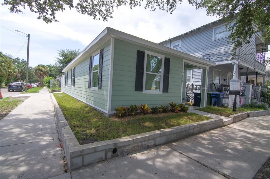 For Sale: $389,000 (2 beds, 1 baths, 1066 Square Feet)