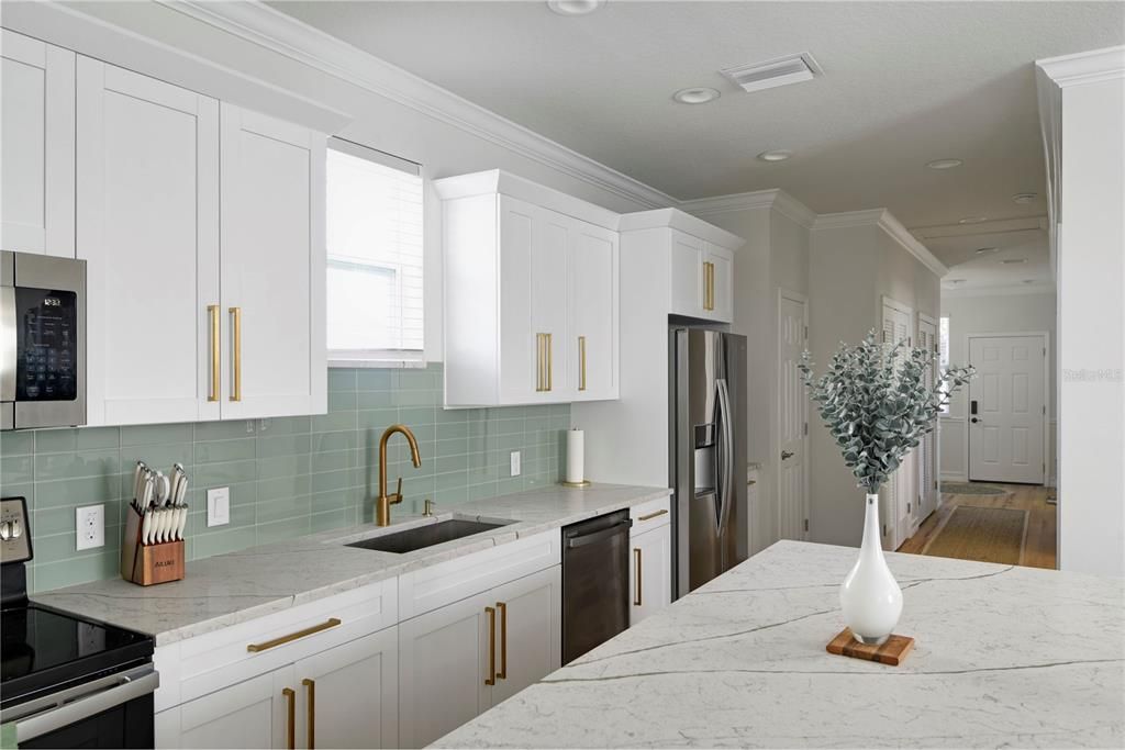 For Sale: $389,000 (2 beds, 1 baths, 1066 Square Feet)