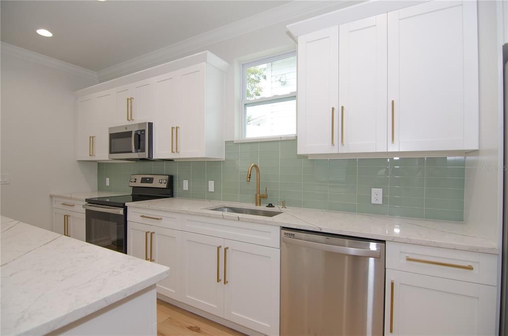 For Sale: $389,000 (2 beds, 1 baths, 1066 Square Feet)