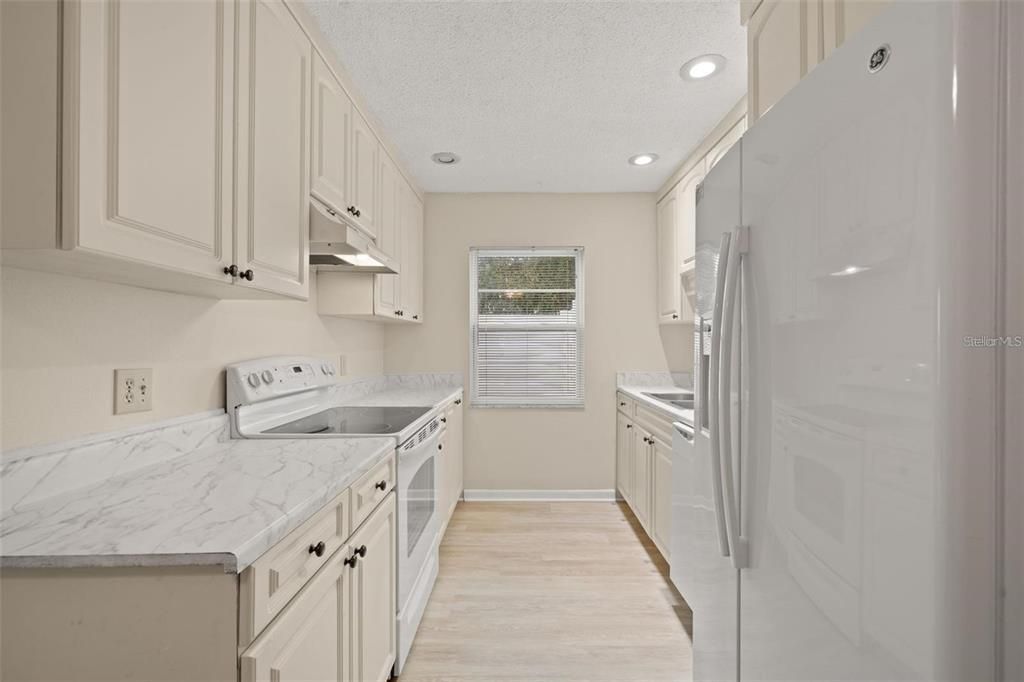 На продажу: $229,000 (2 спален, 2 ванн, 1180 Квадратных фут)