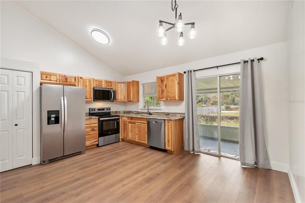 待售: $260,000 (3 贝兹, 2 浴室, 1260 平方英尺)