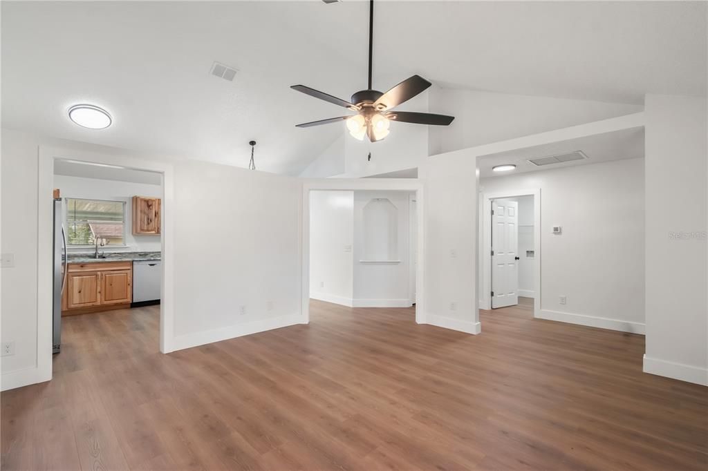 待售: $260,000 (3 贝兹, 2 浴室, 1260 平方英尺)