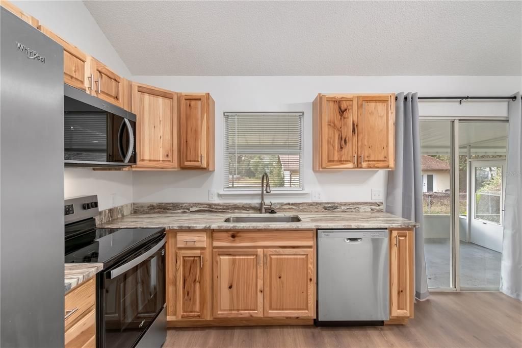 待售: $260,000 (3 贝兹, 2 浴室, 1260 平方英尺)