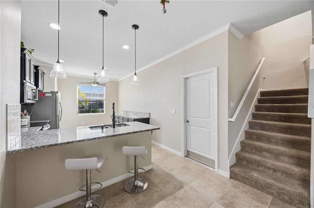 На продажу: $365,000 (3 спален, 2 ванн, 1714 Квадратных фут)