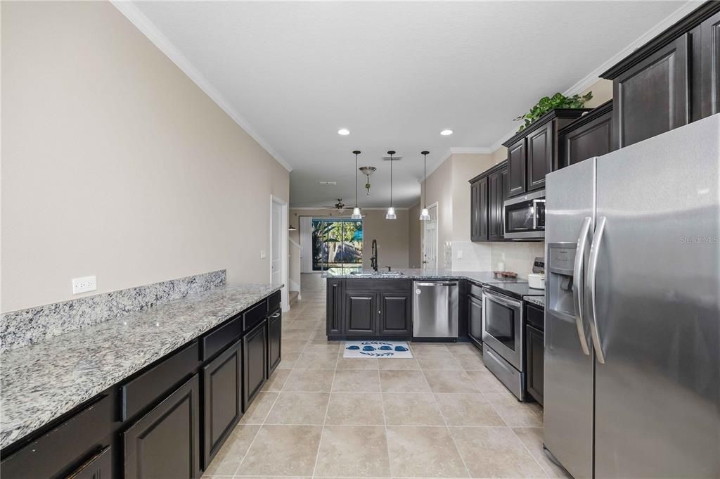 На продажу: $365,000 (3 спален, 2 ванн, 1714 Квадратных фут)